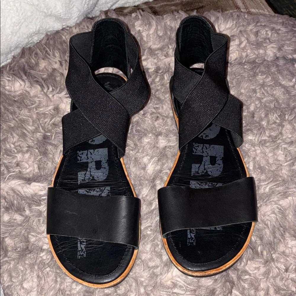Sorel Black and Tan Sandals - Picture 2 of 7